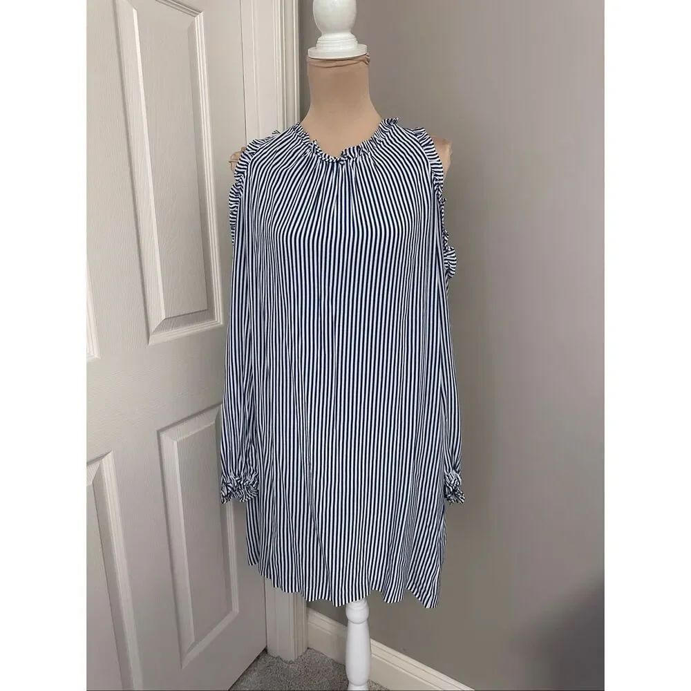 Bebe cold shoulder dress
